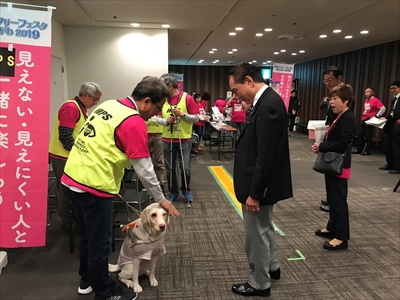 盲導犬と黒岩知事
